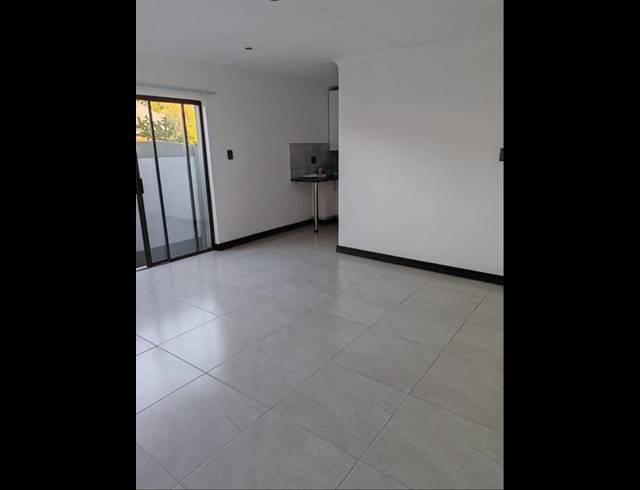1,040M² OFFICE FOR SALE IN VANDERBIJLPARK SW 5